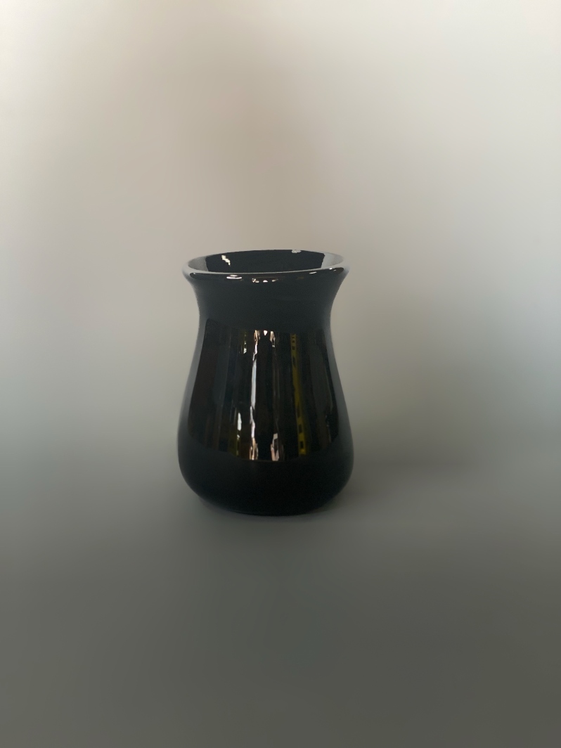 Little Black Vase Chiontea